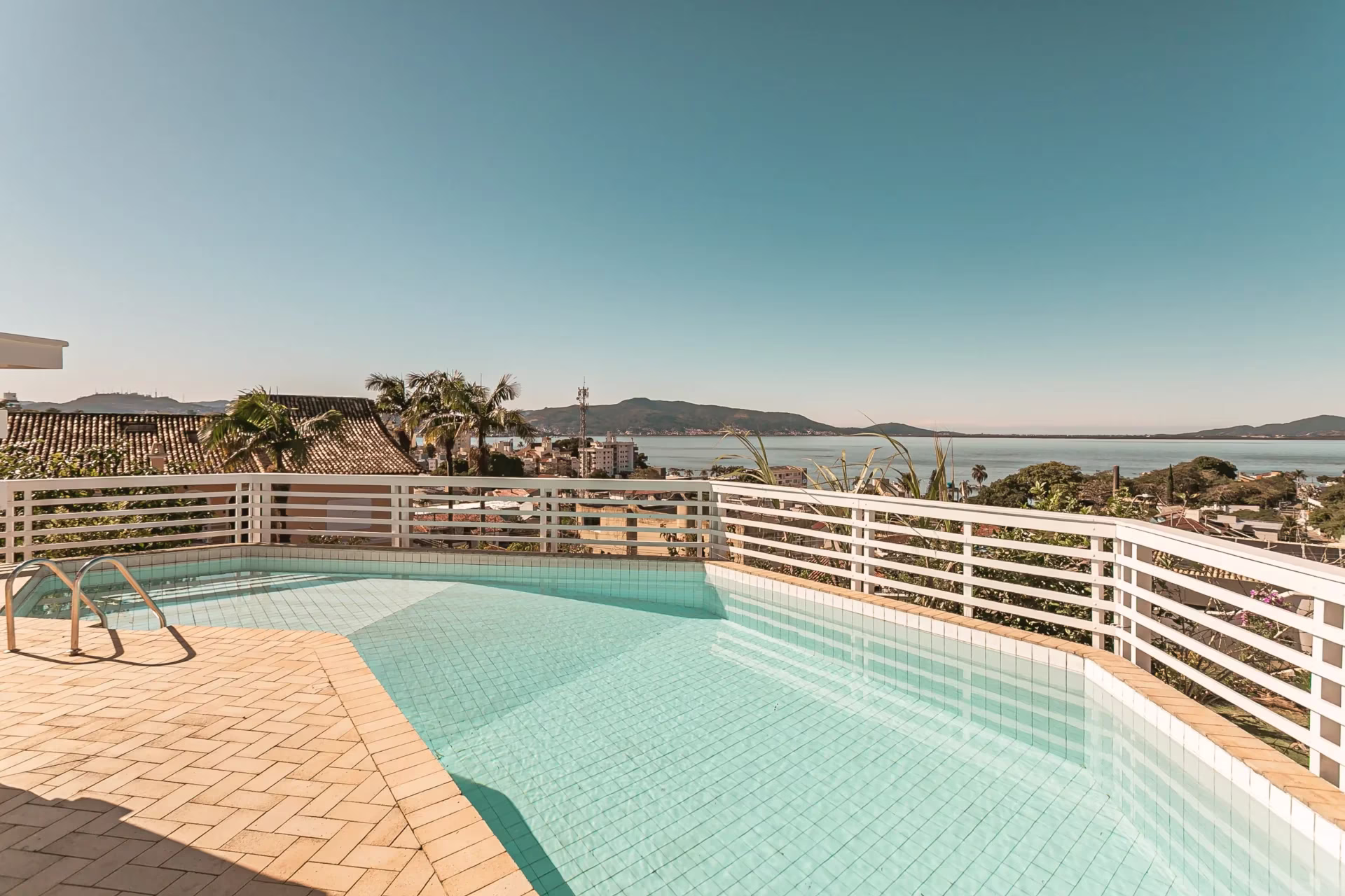 Mercado imobiliário de luxo em 2025 impulsiona Florianópolis com recordes de valorização