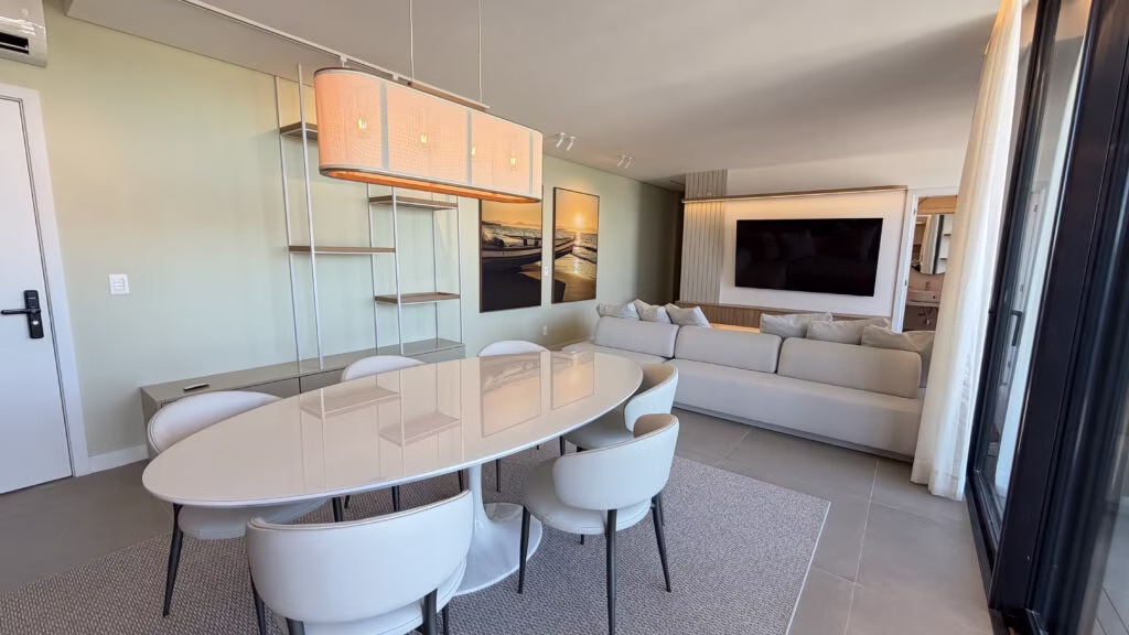 Entenda como a regulação do Airbnb impacta quem tem — ou quer ter — imóvel para temporada em Florianópolis e Santa Catarina, e quais estratégias usar agora.