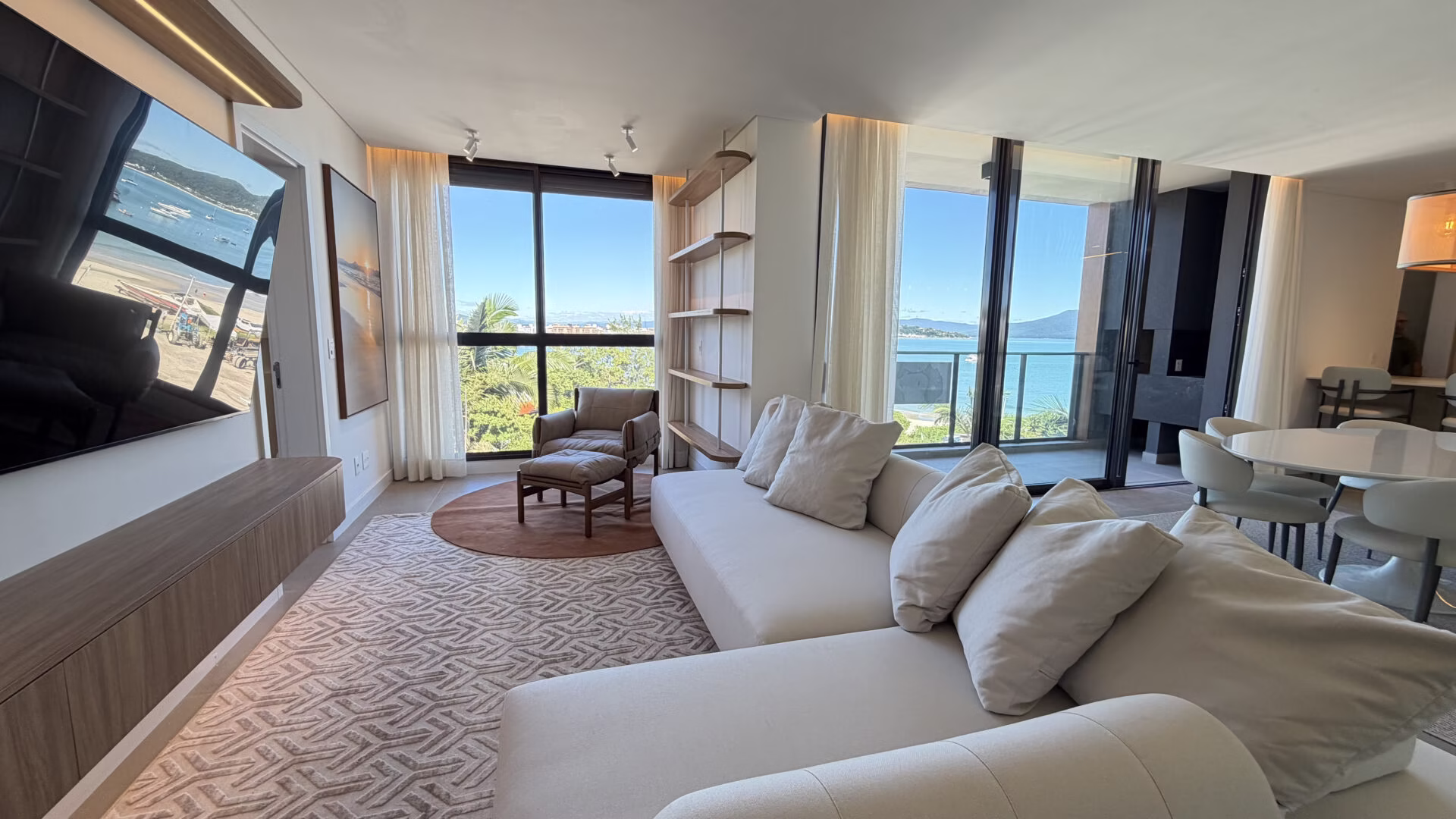 Entenda como a regulação do Airbnb impacta quem tem — ou quer ter — imóvel para temporada em Florianópolis e Santa Catarina, e quais estratégias usar agora.