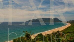 Mudar para floripa: Para viver mais e melhor. Maria Luiza Rocco e mora há 10 anos no Campeche em Florianópolis. Foto Praia da Armação.