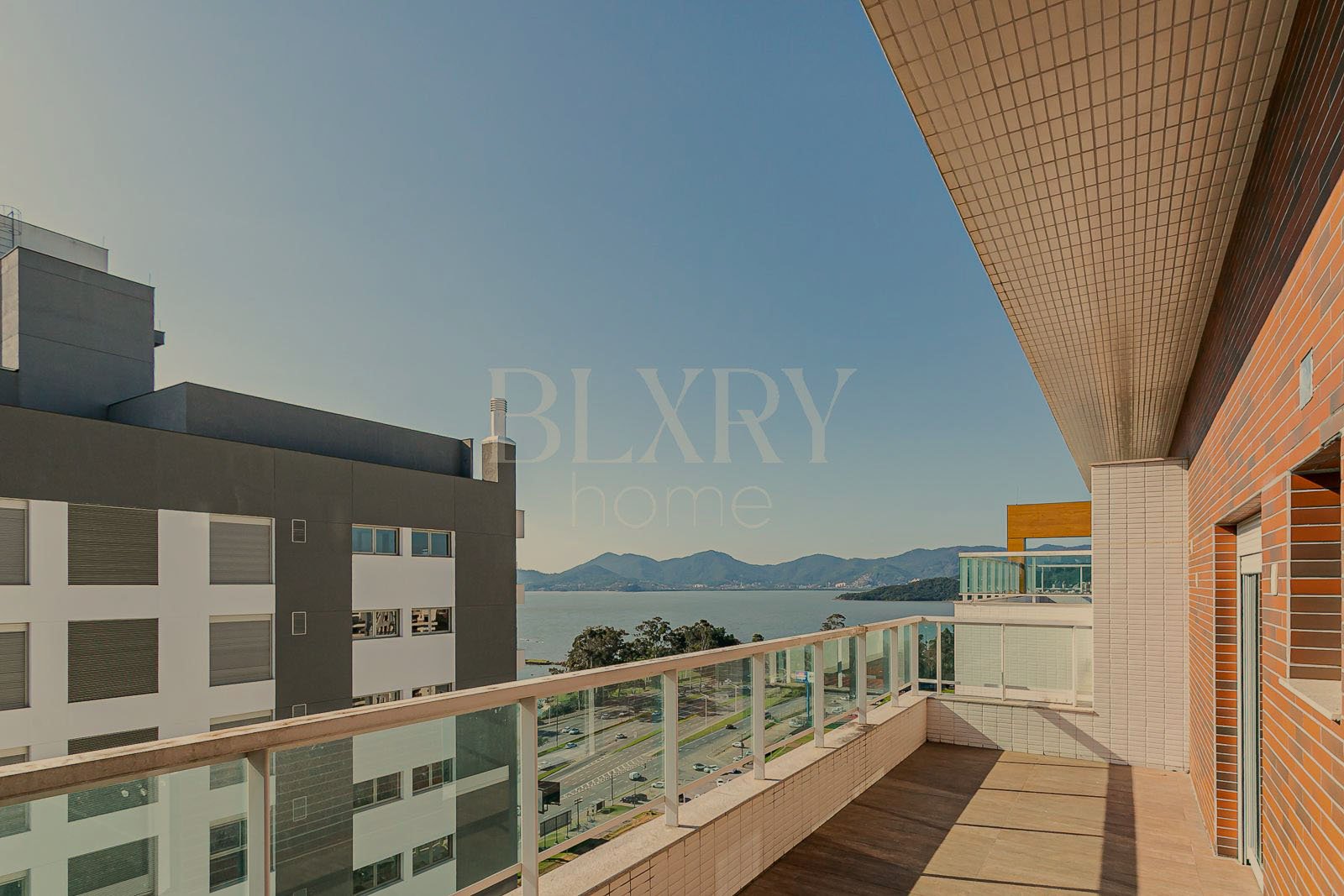 COBERTURA DUPLEX NA BEIRA MAR