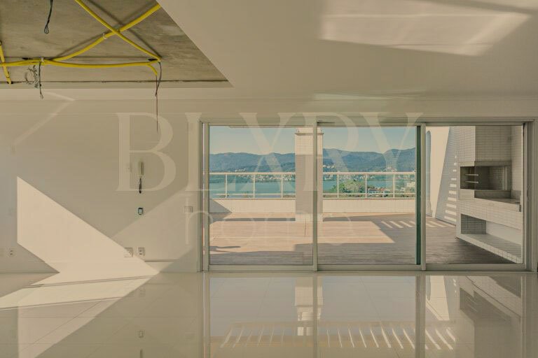 COBERTURA DUPLEX NA BEIRA MAR