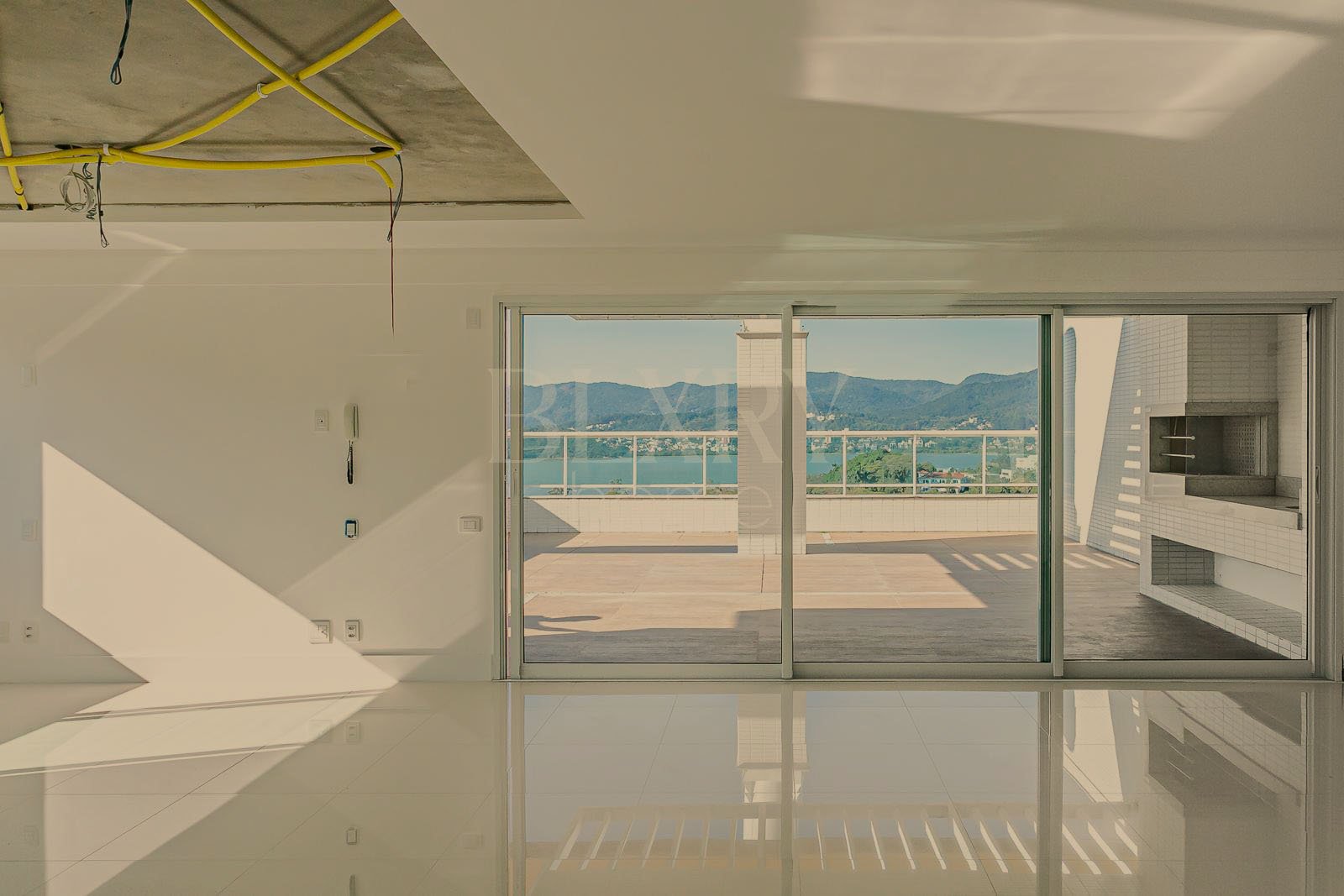 COBERTURA DUPLEX NA BEIRA MAR