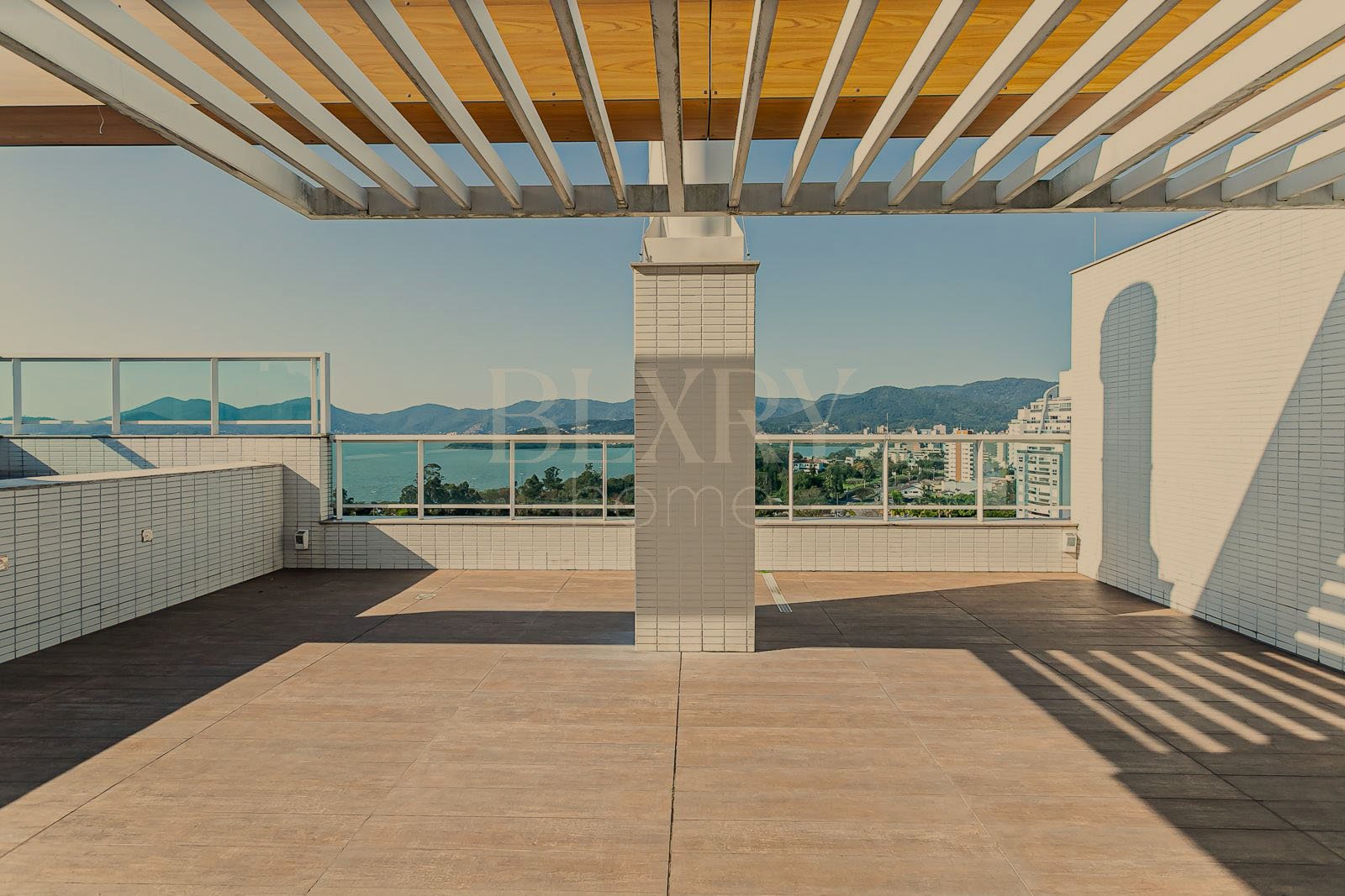 COBERTURA DUPLEX NA BEIRA MAR