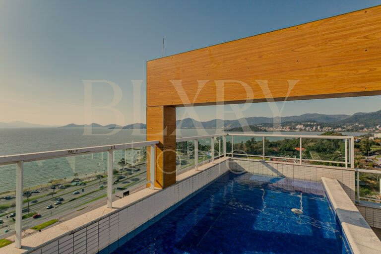 COBERTURA DUPLEX NA BEIRA MAR
