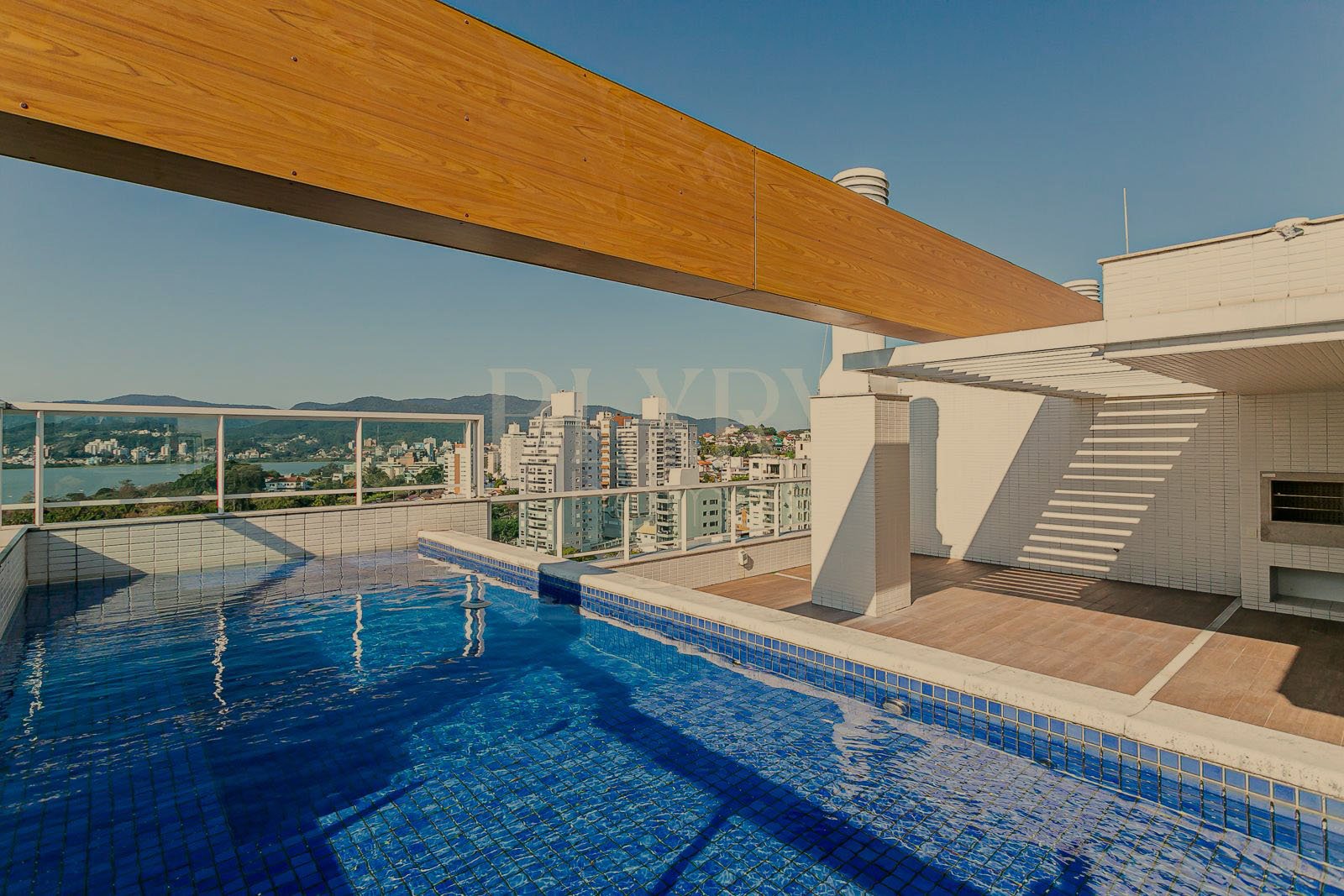 COBERTURA DUPLEX NA BEIRA MAR