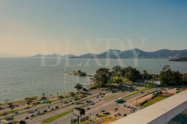 COBERTURA DUPLEX NA BEIRA MAR