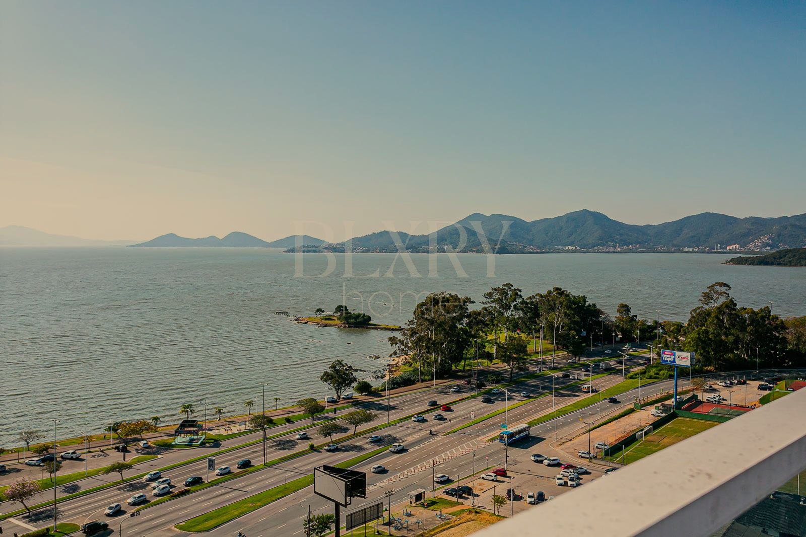 COBERTURA DUPLEX NA BEIRA MAR
