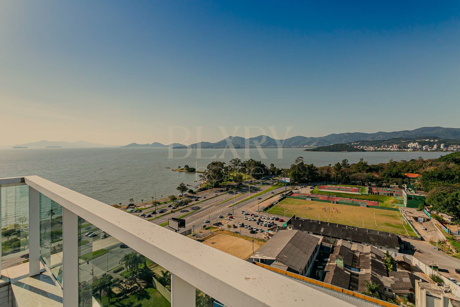COBERTURA DUPLEX NA BEIRA MAR