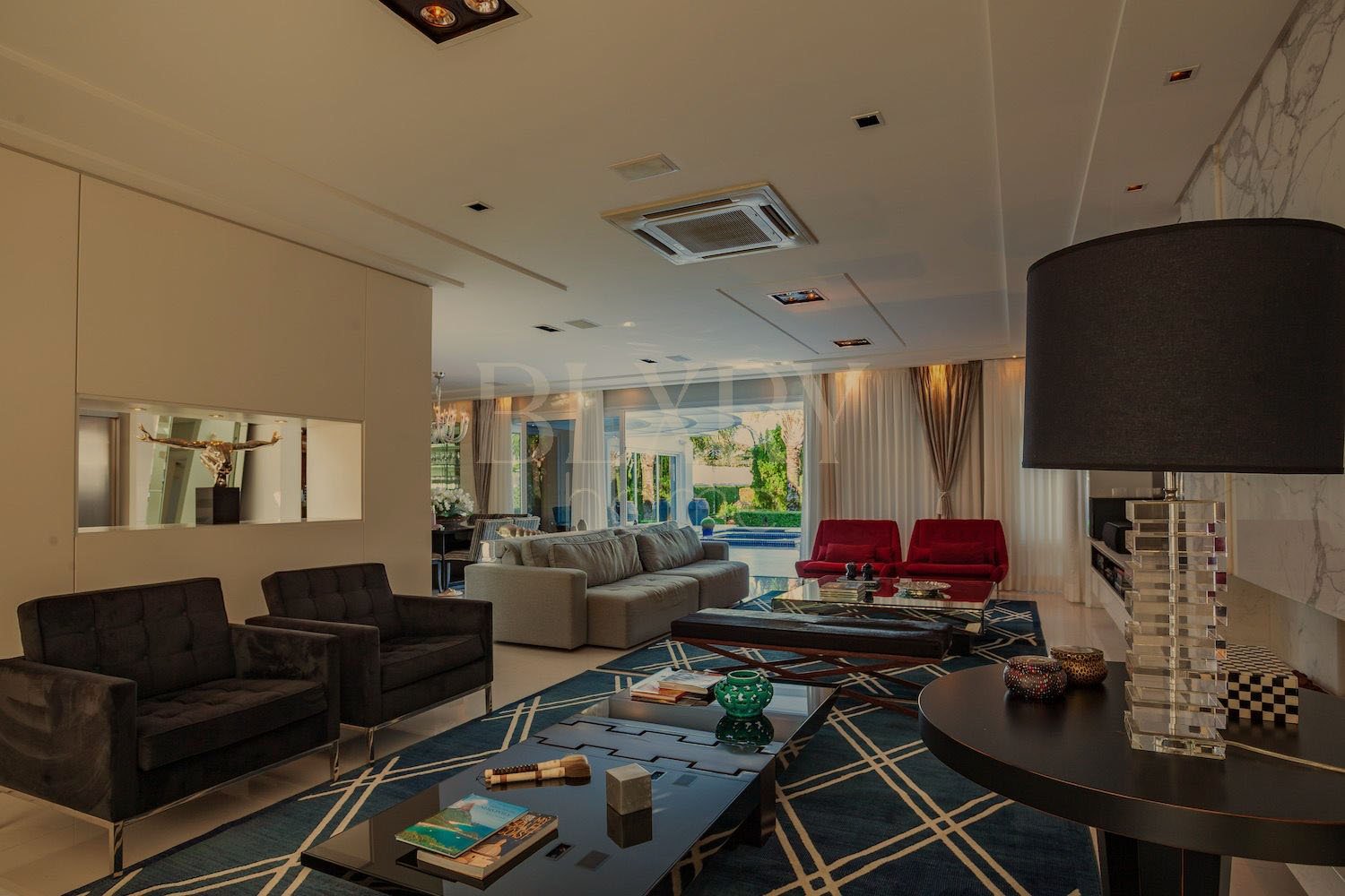 Casa em Jurerê Decorada e Automatizada