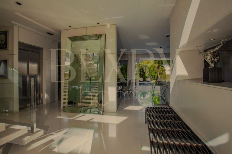 Casa em Jurerê Decorada e Automatizada