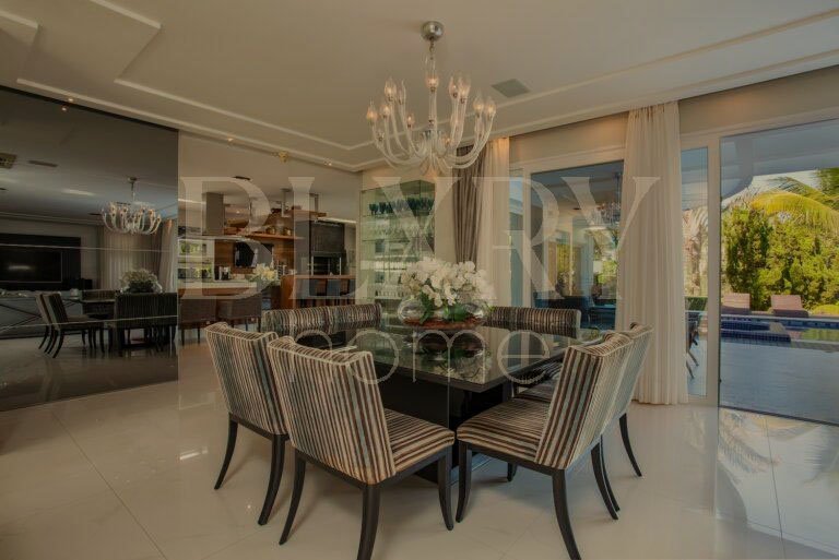 Casa em Jurerê Decorada e Automatizada