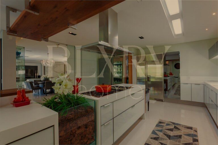 Casa em Jurerê Decorada e Automatizada