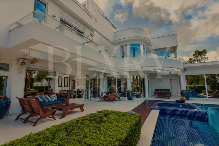 Casa em Jurerê Decorada e Automatizada