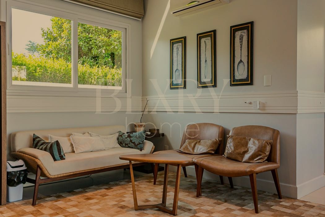 Casa no Santa Mônica, em condomínio fechado.