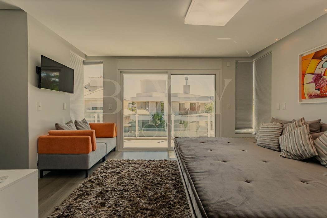 Casa no Santa Mônica, em condomínio fechado.