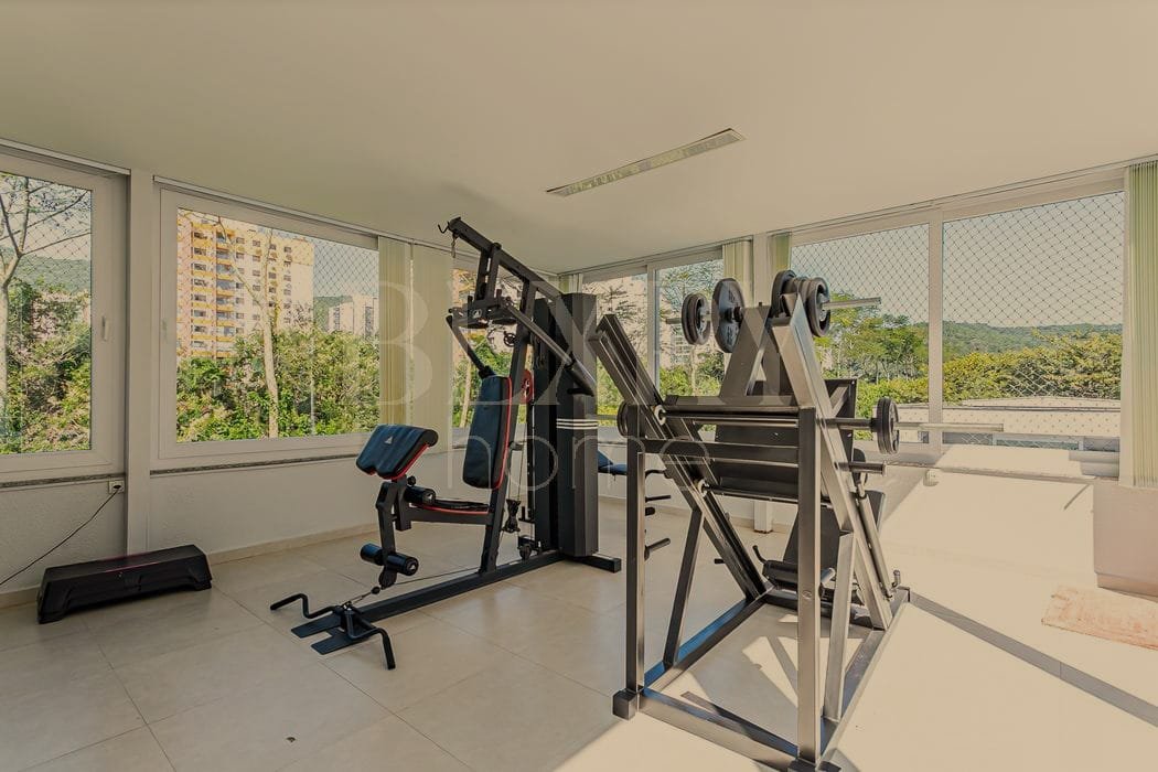 Casa no Santa Mônica, em condomínio fechado.
