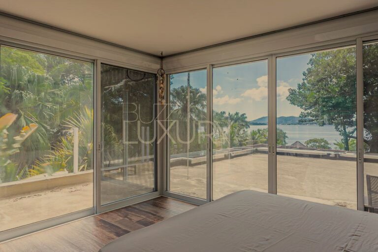 Casa na beira da Lagoa da Conceição