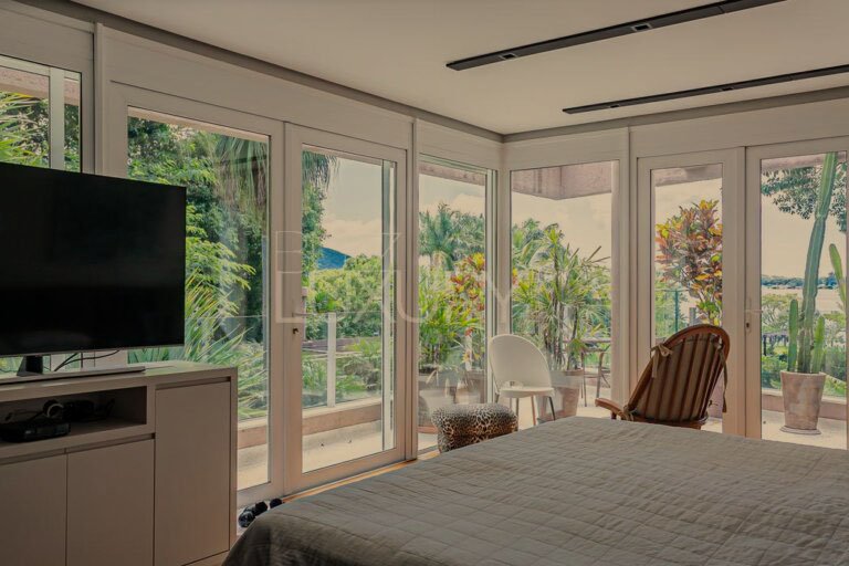 Casa na beira da Lagoa da Conceição