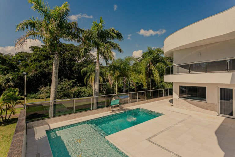 CASA NO AMORAEVILLE EM JURERÊ INTERNACIONAL
