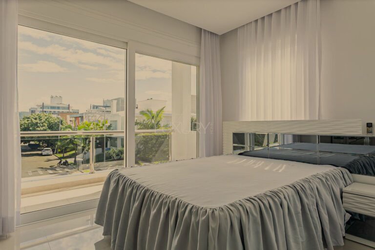 CASA NO AMORAEVILLE EM JURERÊ INTERNACIONAL