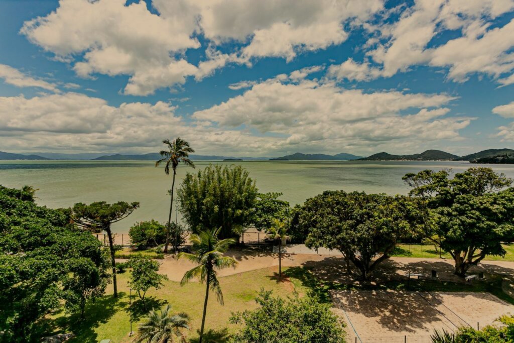 Casa frente mar no Cacupé, em Florianópolis