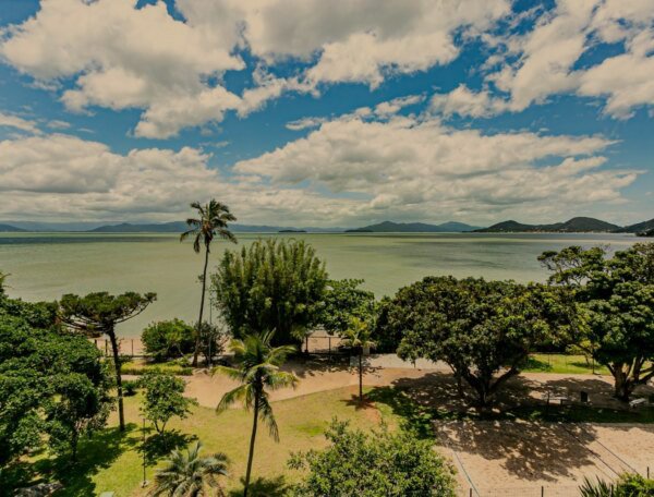 Casa frente mar no Cacupé, em Florianópolis