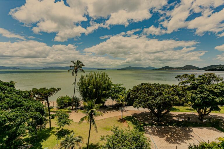 Casa frente mar no Cacupé, em Florianópolis