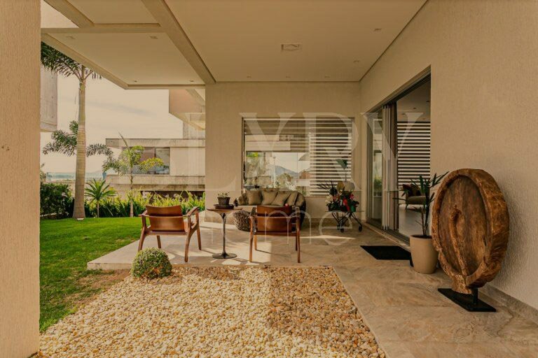 Casa com vista mar em condomínio fechado no Cacupé, em Florianópolis