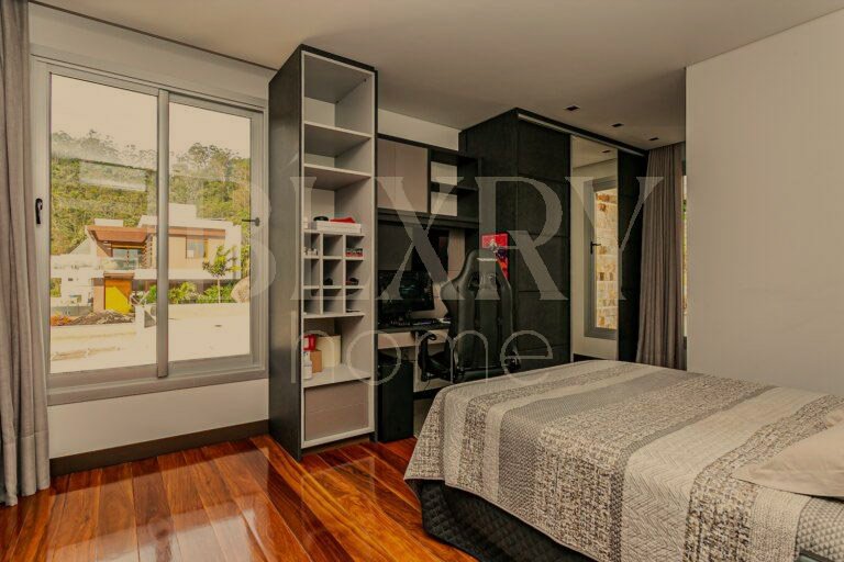 Casa com vista mar em condomínio fechado no Cacupé, em Florianópolis