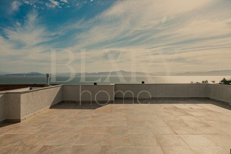 Casa com vista mar em condomínio fechado no Cacupé, em Florianópolis