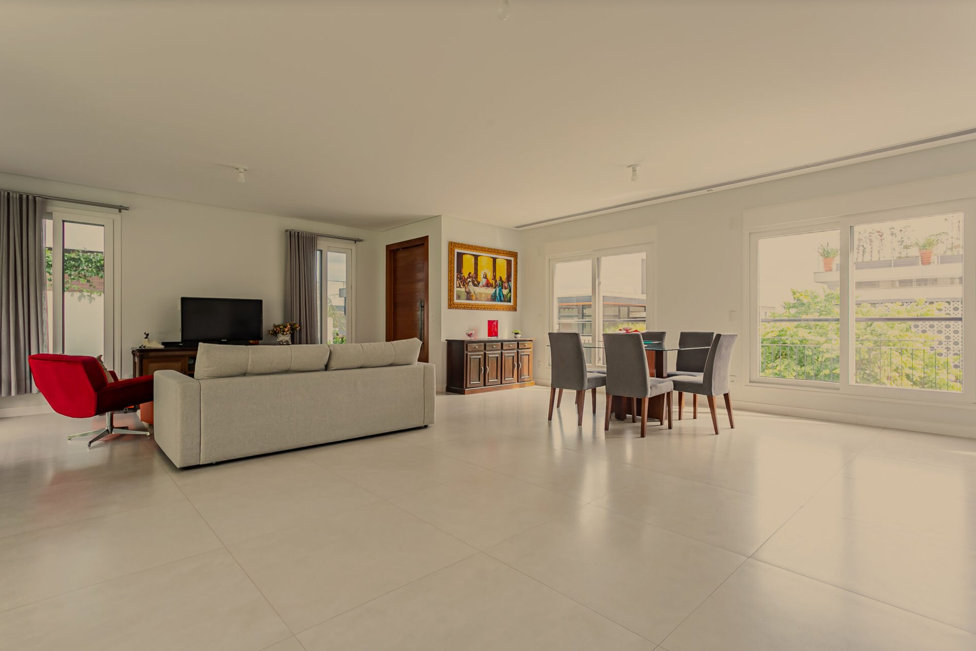 Casa alto padrão no Cacupé, com vista mar e condomínio fechado