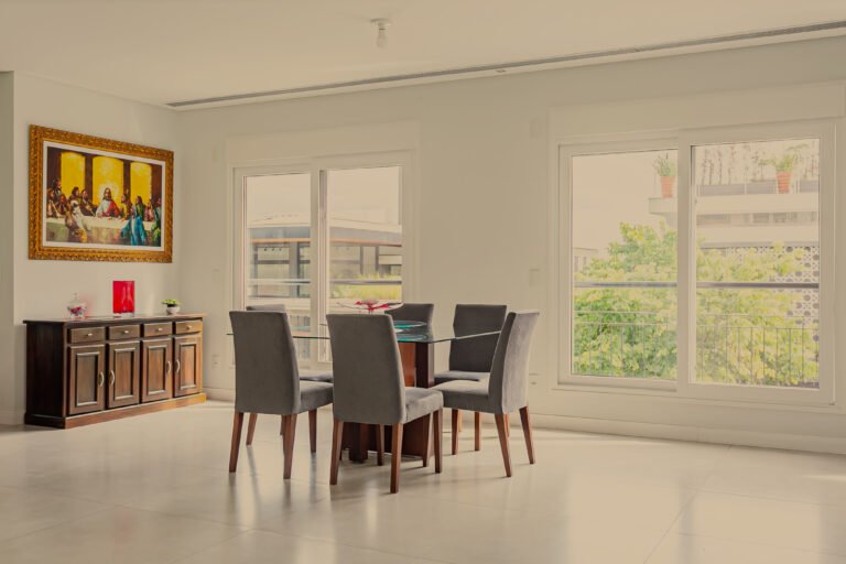 Casa alto padrão no Cacupé, com vista mar e condomínio fechado