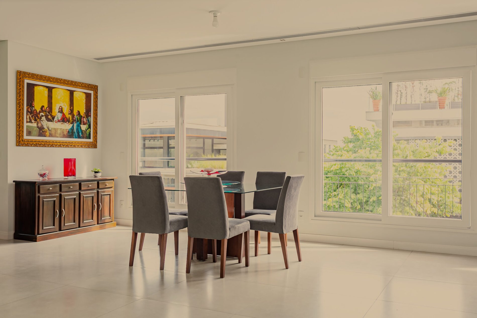 Casa alto padrão no Cacupé, com vista mar e condomínio fechado