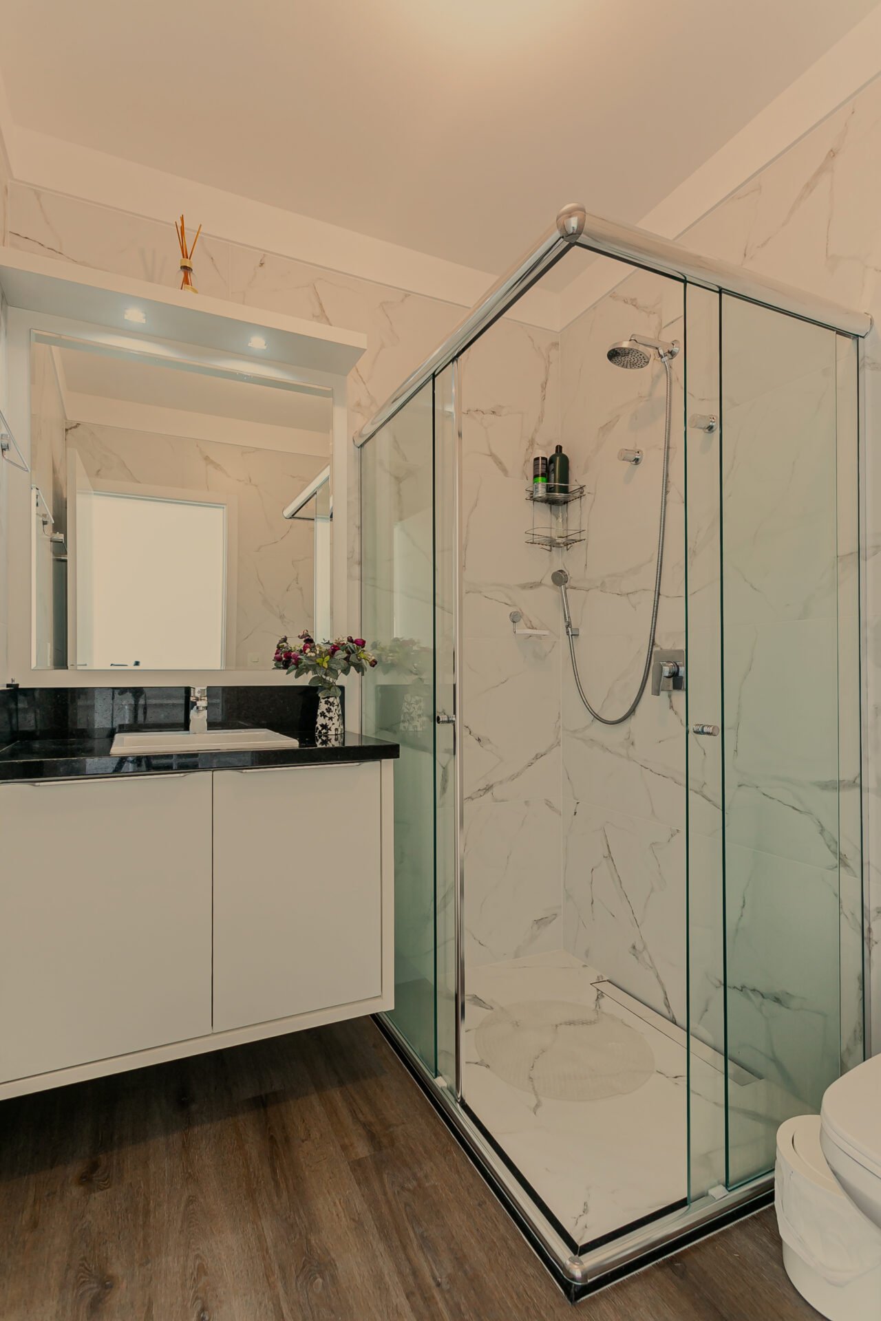 Casa alto padrão no Cacupé, com vista mar e condomínio fechado