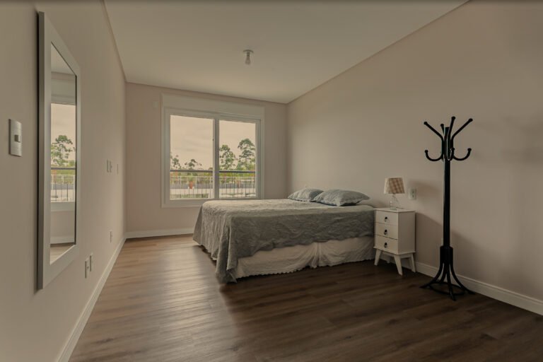 Casa alto padrão no Cacupé, com vista mar e condomínio fechado
