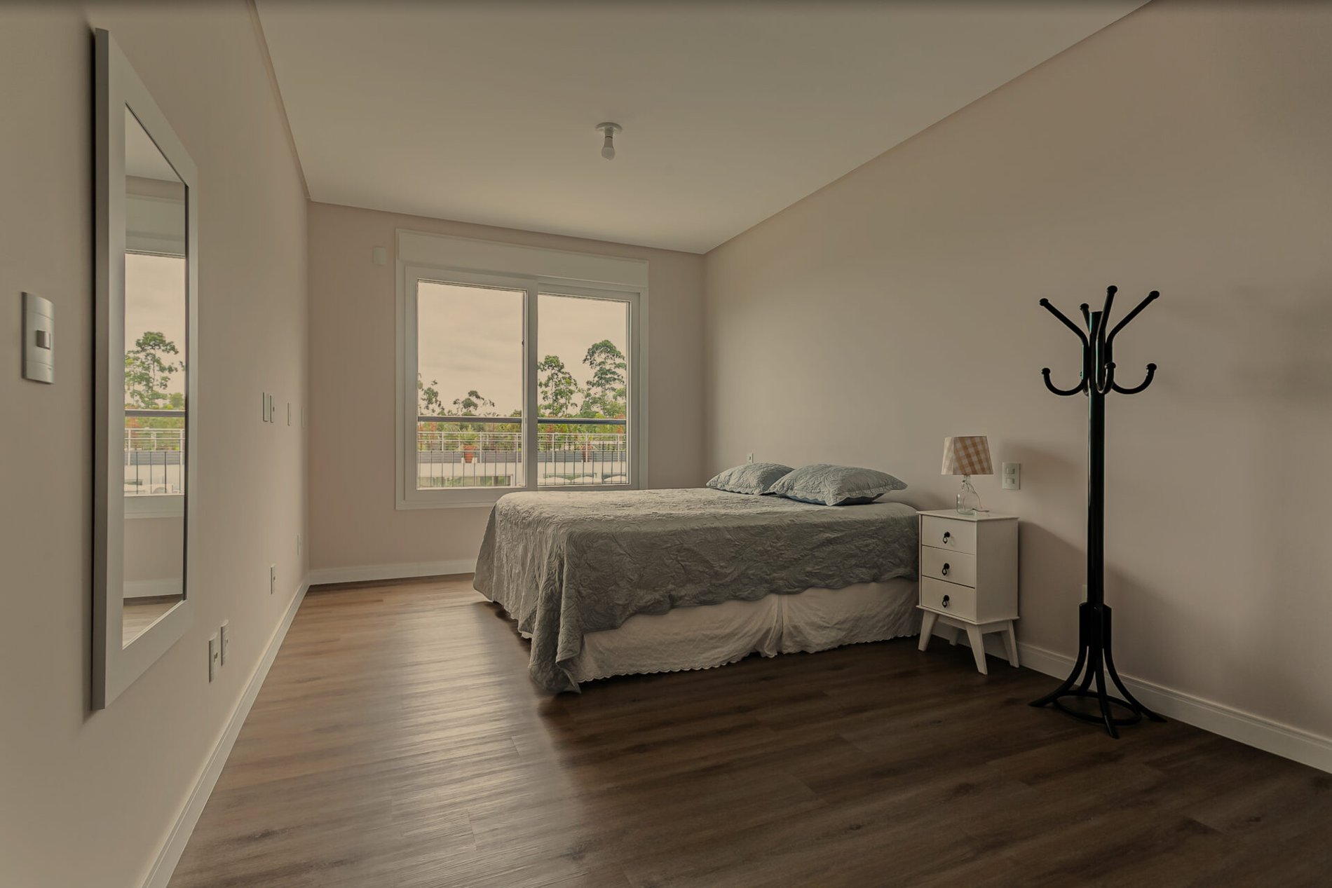 Casa alto padrão no Cacupé, com vista mar e condomínio fechado