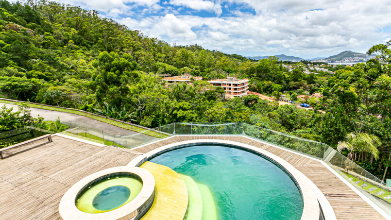 CASA NO CACUPÉ EM CONDMÍNIO FECHADO