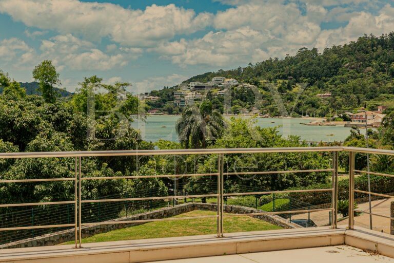 Casa frente mar no Cacupé, em Florianópolis