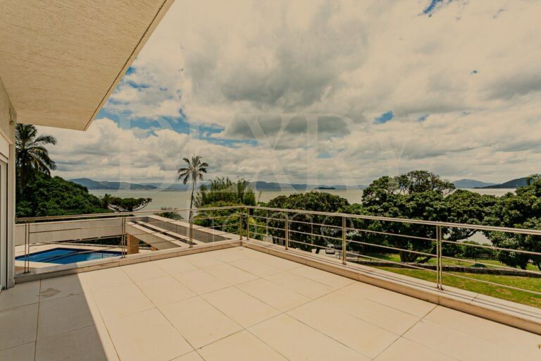 Casa frente mar no Cacupé, em Florianópolis