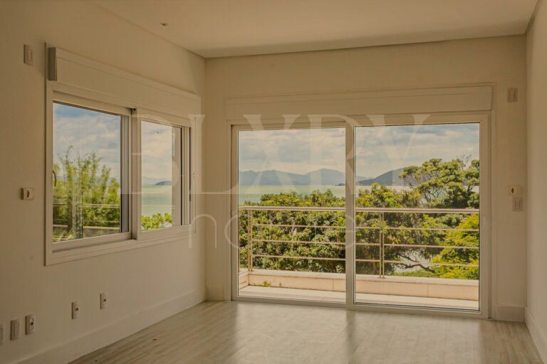 Casa frente mar no Cacupé, em Florianópolis