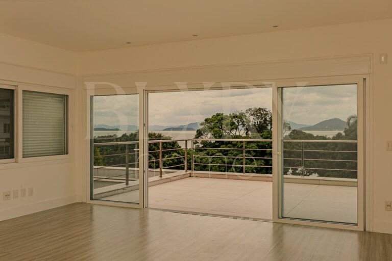 Casa frente mar no Cacupé, em Florianópolis