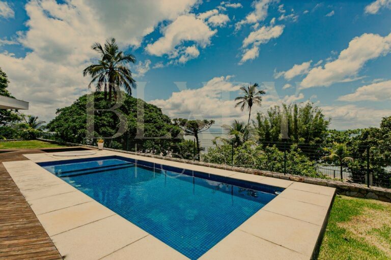 Casa frente mar no Cacupé, em Florianópolis