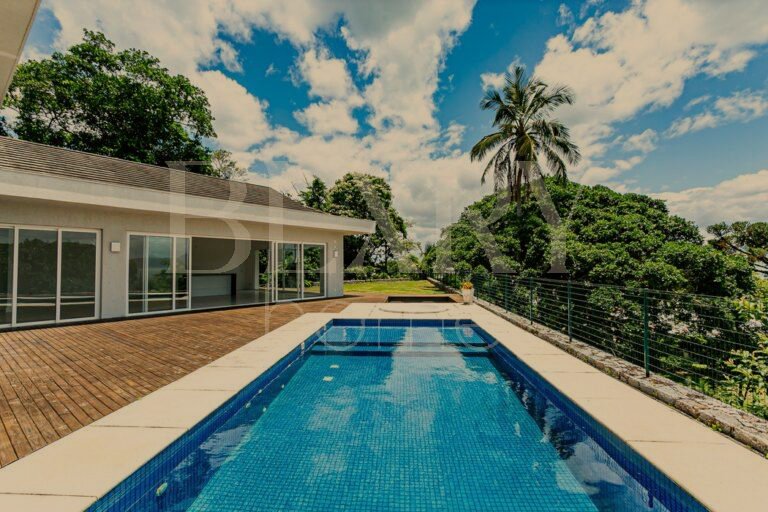 Casa frente mar no Cacupé, em Florianópolis
