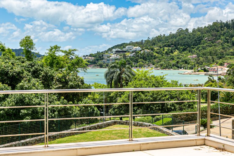 Casa frente mar no Cacupé, em Florianópolis