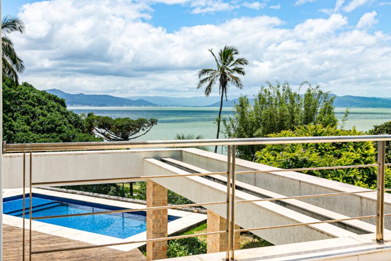 Casa frente mar no Cacupé, em Florianópolis