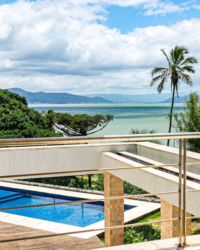 Casa frente mar no Cacupé, em Florianópolis