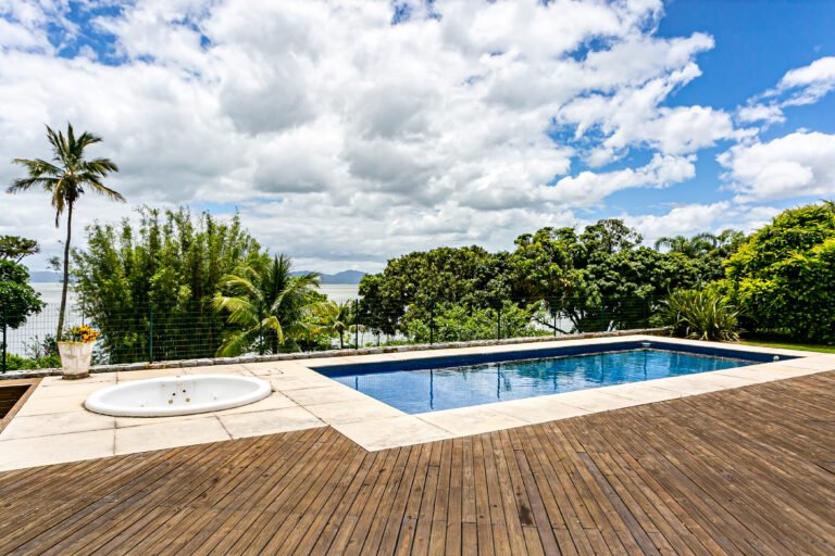 Casa frente mar no Cacupé, em Florianópolis