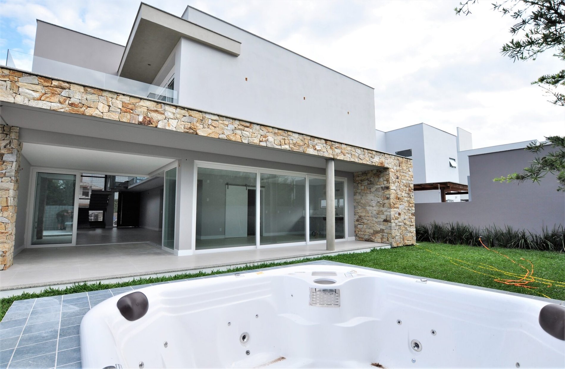 CASA NA LAGOA DA CONCEIÇÃO