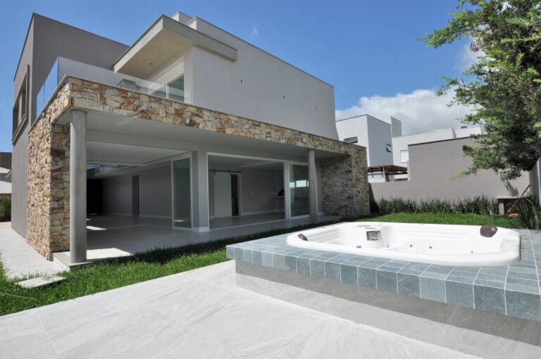 CASA NA LAGOA DA CONCEIÇÃO